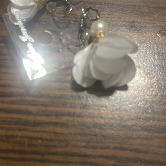 Flower earrings - Picture 2 of 2